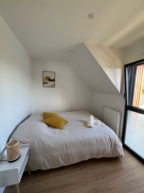 5 bedrooms, iron/ironing board, travel crib, WiFi