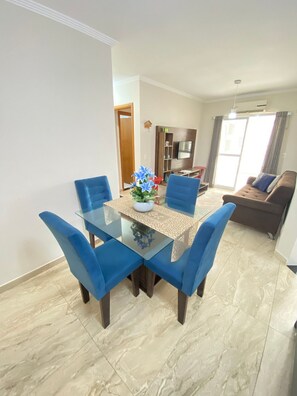 Apartment | Dining - Pé na Areia Praia da Aviação (Praia Grande)