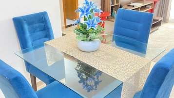 Apartment | Dining