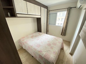 1 bedroom, blackout curtains, iron/ironing board, free WiFi - Pé na Areia Praia da Aviação (Praia Grande)