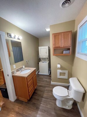 Haartrockner, Handtücher, Seife, Shampoo