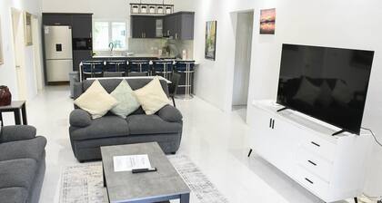 Elegant 3 BR, 2 BR Home in a Gated Complex with shared Pool. Near Falls, Beaches