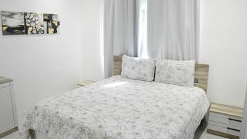 3 chambres, fer et planche à repasser, Wi-Fi gratuit, draps fournis