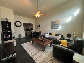 Smart TV, books - Private condo in the heart of charming Uptown Sedona (Sedona)