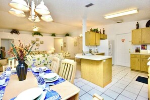 Dining - ref 801. Stunning villa with own pool near Disney (Four Corners)