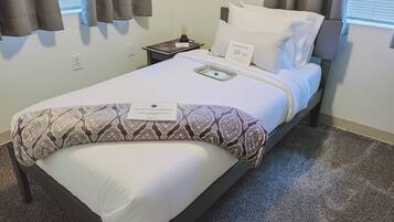 2 bedrooms, desk, iron/ironing board, WiFi