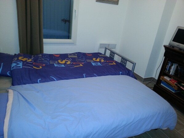 1 bedroom, iron/ironing board, bed sheets