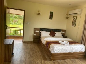 Caja de seguridad en la habitación y escritorio