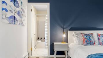 4 bedrooms, desk, iron/ironing board, free WiFi