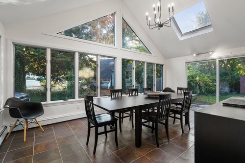 Rockport Pool House w/ Yard+Grill l 4BR/3BA l Park and Walk to Bearskin Neck!