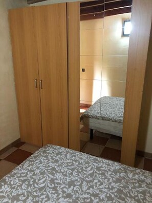 2 bedrooms, WiFi, bed sheets