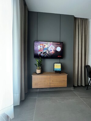 Interior - Stylish Oasis in Thessaloniki  (Thessaloniki)