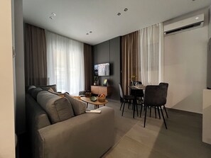 Smart TV - Stylish Oasis in Thessaloniki  (Thessaloniki)