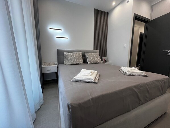 2 slaapkamers, een strijkplank/strijkijzer, gratis wifi, beddengoed