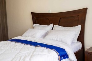 4 Schlafzimmer, Verdunkelungsvorhänge, Bügeleisen/Bügelbrett