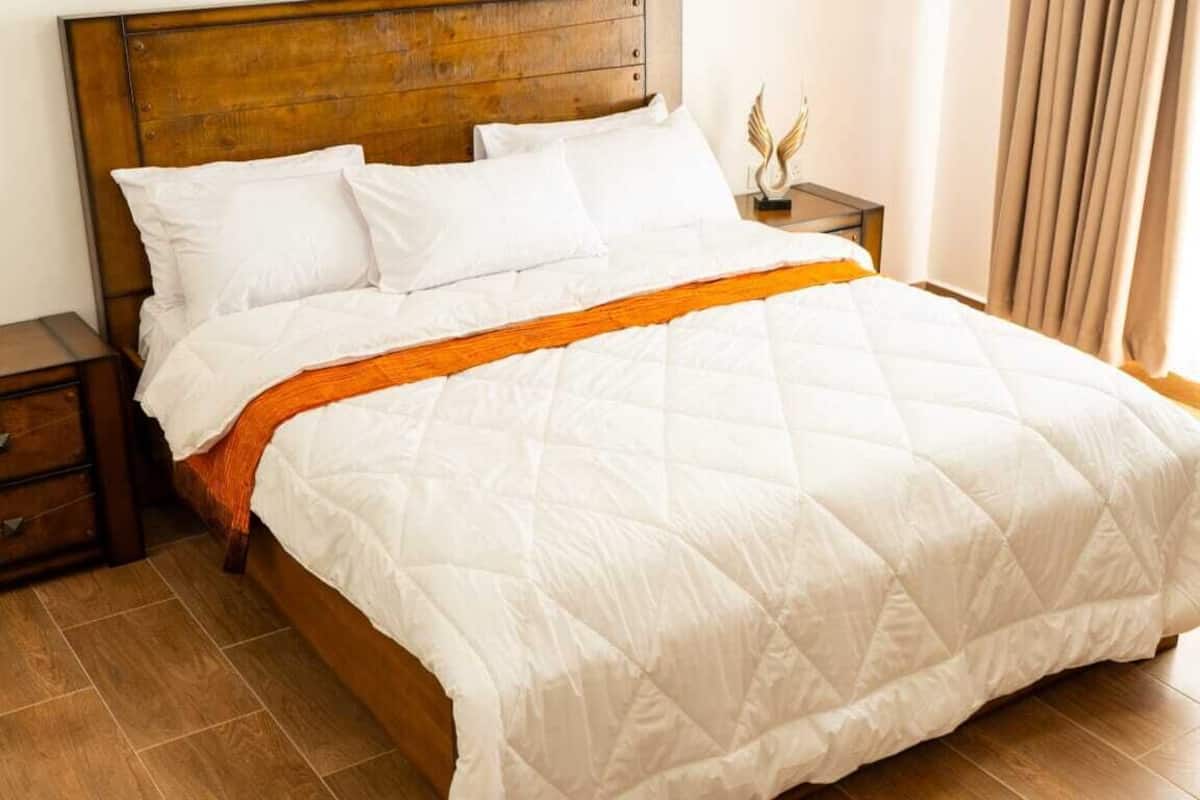 4 habitaciones, cortinas blackout y tabla de planchar con plancha