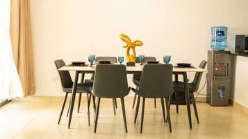 Villa familiar | Servicio de comidas en la habitación