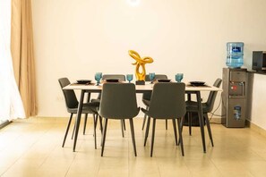 Family Villa | In-room dining - Nikayana Luxury Villas (Syokimau)