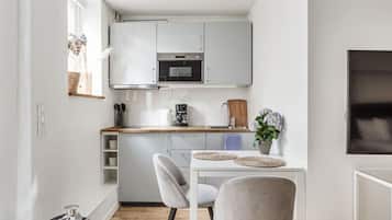 Microondas, horno, placa de cocina, cafetera/tetera