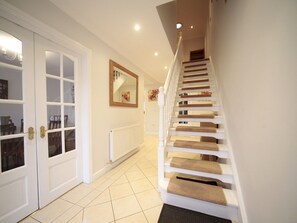 Interior - Home With Hot Tub Close to Beach - Pass the Keys (Pentraeth)