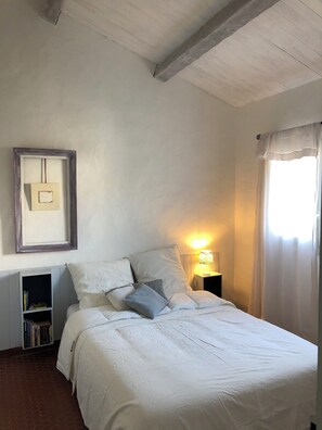 2 bedrooms, iron/ironing board, WiFi, bed sheets - Chantovent: charming house, direct beach access (Barbâtre)