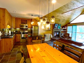 Fridge, microwave, oven, stovetop - Best deck view of River Run ski slope 1 min walk to gondola/village 2 bed 2 bath (Keystone)
