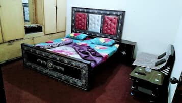 Deluxe Double Room | Soundproofing, iron/ironing board, free WiFi