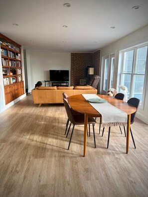 Interior - Relaxing, spacious 5BR house on the Hudson Creek in charming Cambridge (Cambridge)