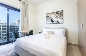 Apartment - Elite LUX Holiday Homes - Contemporary Comfort Studio in Azizi Riviera (Dubai)