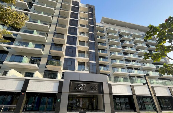 Apartment - Elite LUX Holiday Homes - Contemporary Comfort Studio in Azizi Riviera (Dubai)