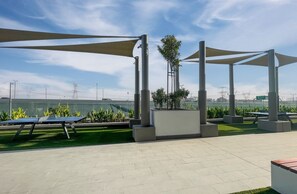 Apartment - Elite LUX Holiday Homes - Contemporary Comfort Studio in Azizi Riviera (Dubai)