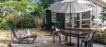 Elizabeth Bungalow, Fenced Yard, Fireplaces, Grill