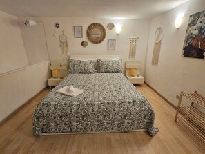 1 bedroom, iron/ironing board, travel crib, WiFi - La Maison Bouganville charming guest house in the city center of Salerno (Salerno)