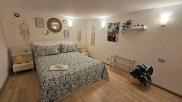 1 bedroom, iron/ironing board, travel cot, WiFi