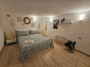 1 chambre, fer et planche à repasser, lit parapluie, Wi-Fi