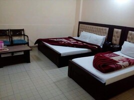 Deluxe Double Room | Soundproofing, iron/ironing board, free WiFi
