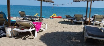 Quiet house 300 M from the beach and close to entertainment and shops