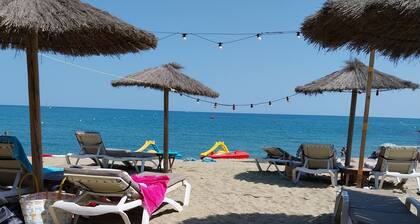 Quiet house 300 M from the beach and close to entertainment and shops