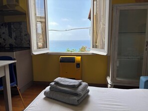 1 bedroom, iron/ironing board, travel cot, WiFi - La Vespertina / Bike&Sea (Finale Ligure)