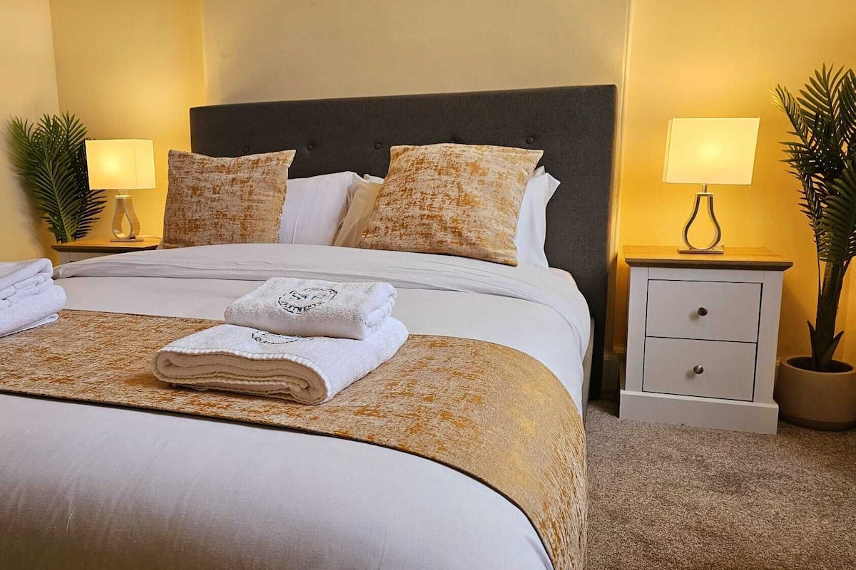 Doppia Luxury, vista cortile | Una scrivania, postazione laptop, ferro/asse da stiro, Wi-Fi gratuito