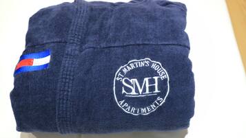 Family Room, Multiple Beds, Courtyard View | Desk, laptop workspace, iron/ironing board, free WiFi