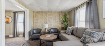 NEW LISTING! Snug Escape Close to Niagara Falls