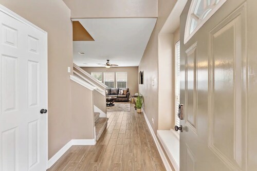 Fun Family Friendly Home Great Location in Houston 3BDR 2.5 Bath