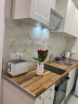 Fridge, microwave, oven, stovetop