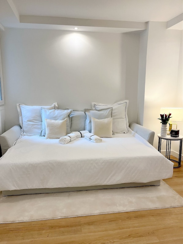2 bedrooms, iron/ironing board, WiFi, bed sheets