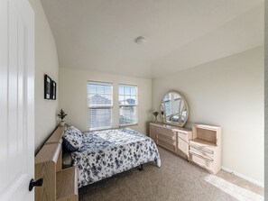 3 bedrooms, desk, iron/ironing board, travel crib
