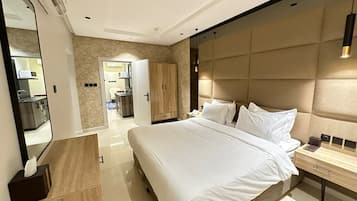 Basic Studio Suite | Premium bedding, pillow-top beds, minibar, bed sheets