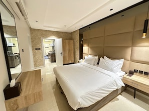 Basic Studio Suite | Peralatan tempat tidur premium, bar mini, cadar katil
