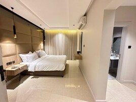 Premium bedding, pillowtop beds, minibar, bed sheets