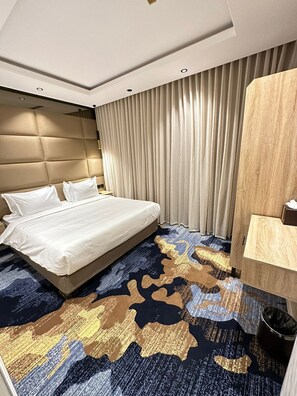 Premium bedding, pillowtop beds, minibar, bed sheets